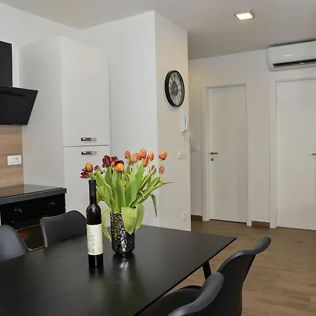 Appartement Nicole - One Bedroom With Balcony