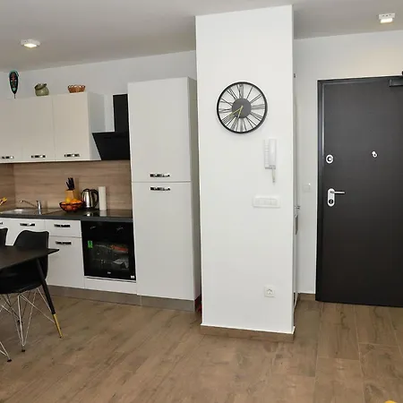 Nicole - One Bedroom With Balcony Zara