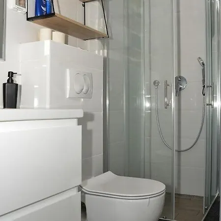 شقة Nicole - One Bedroom With Balcony زادار