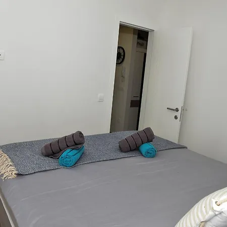 Nicole - One Bedroom With Balcony Apartment