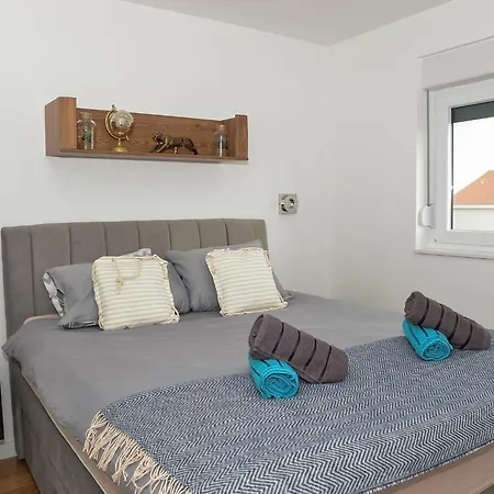 Nicole - One Bedroom With Balcony Apartment