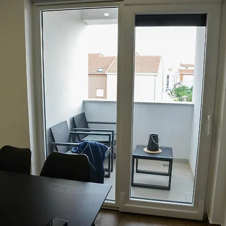 شقة Nicole - One Bedroom With Balcony زادار