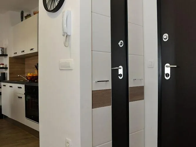 Nicole - One Bedroom With Balcony Apartment