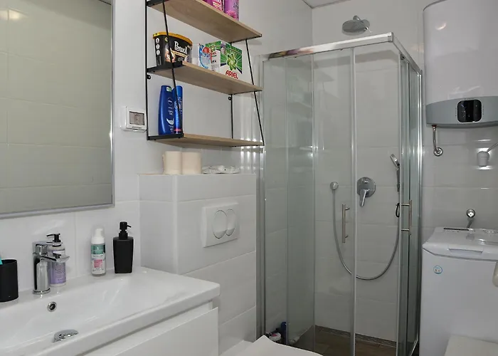 Nicole - One Bedroom With Balcony Apartment *