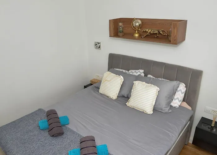 Nicole - One Bedroom With Balcony *