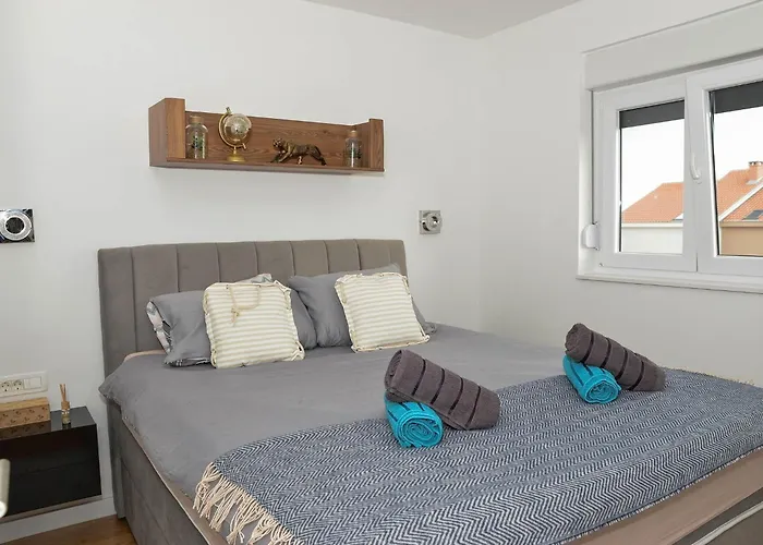 Nicole - One Bedroom With Balcony Apartment