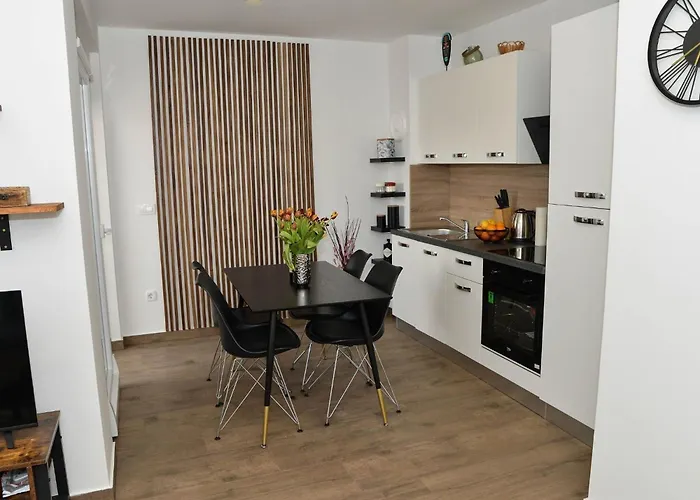 Nicole - One Bedroom With Balcony Apartment