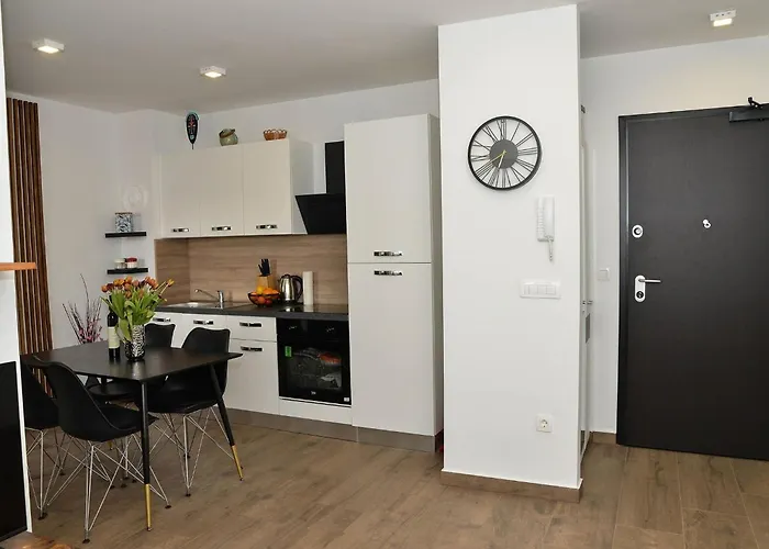 Nicole - One Bedroom With Balcony